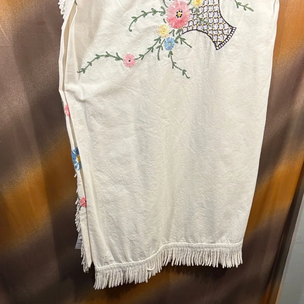Floral Embroidered Cream full size coverlet 94 x 77 bag Aa‎